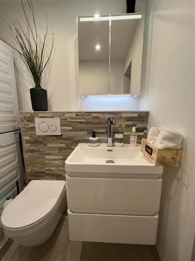 Stylish 1-Bedroom Condo Close To Exhibition Square Basilea Exterior foto