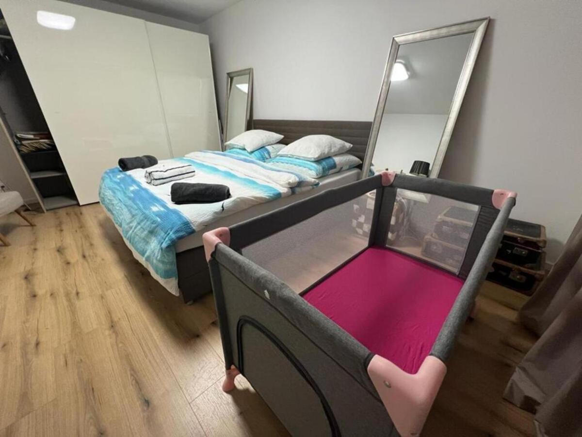 Stylish 1-Bedroom Condo Close To Exhibition Square Basilea Exterior foto