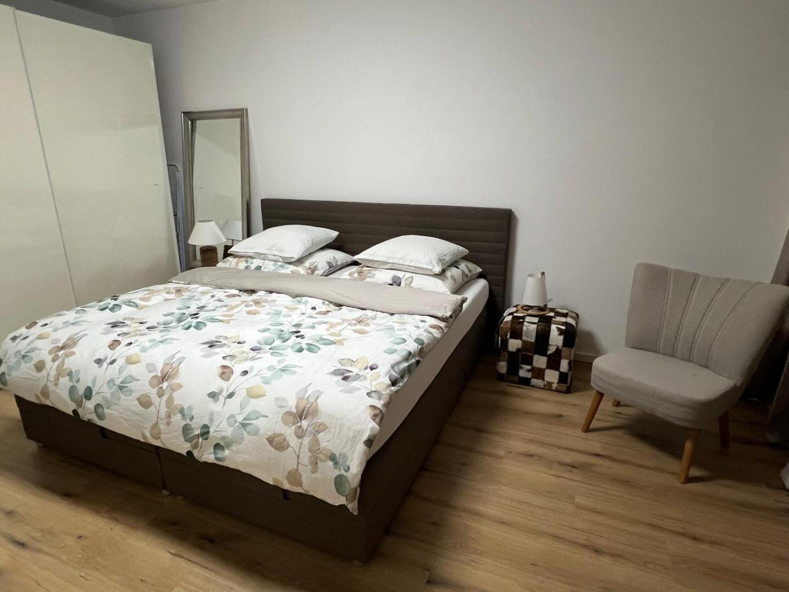 Stylish 1-Bedroom Condo Close To Exhibition Square Basilea Exterior foto